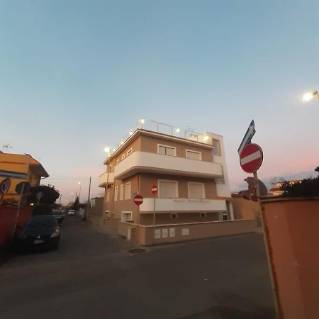 L' Ora Blu Hotel Фиумичино Екстериор снимка